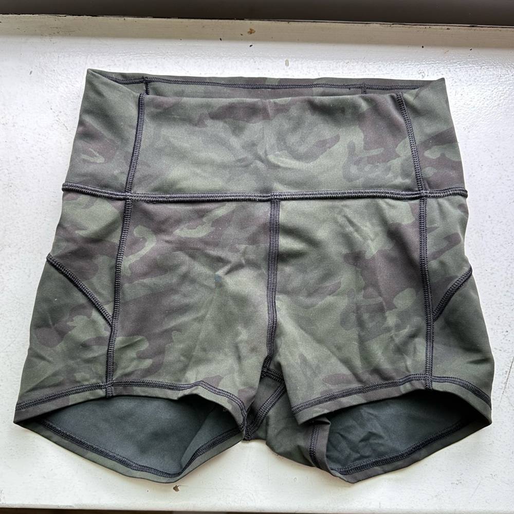LULULEMON Camo Booty Spandex
